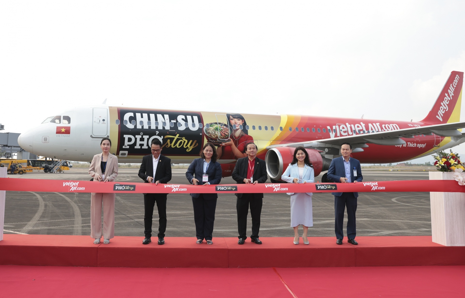 Masan Consumer and Vietjet cooperate to bring CHIN-SU Pho Story to the world