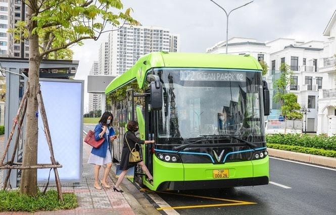 Hanoi needs public-private partnership to green bus fleet