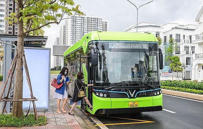 Hanoi needs public-private partnership to green bus fleet