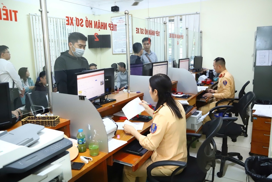 Vehicle registration time cut to a few minutes in Hanoi