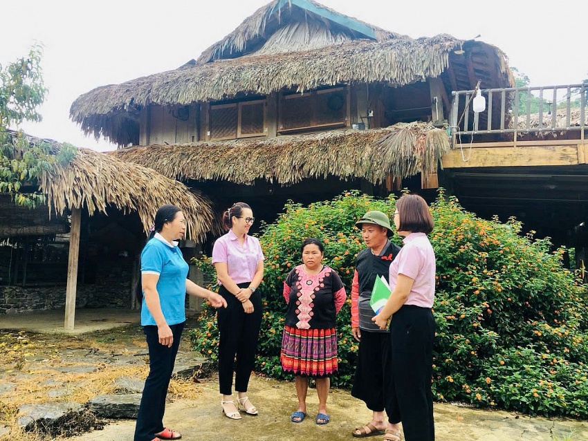 Vietnam Bank for Social Policy credit officers in Moc Chau visit ethnic households using policy loans to reduce poverty and stabilise their lives