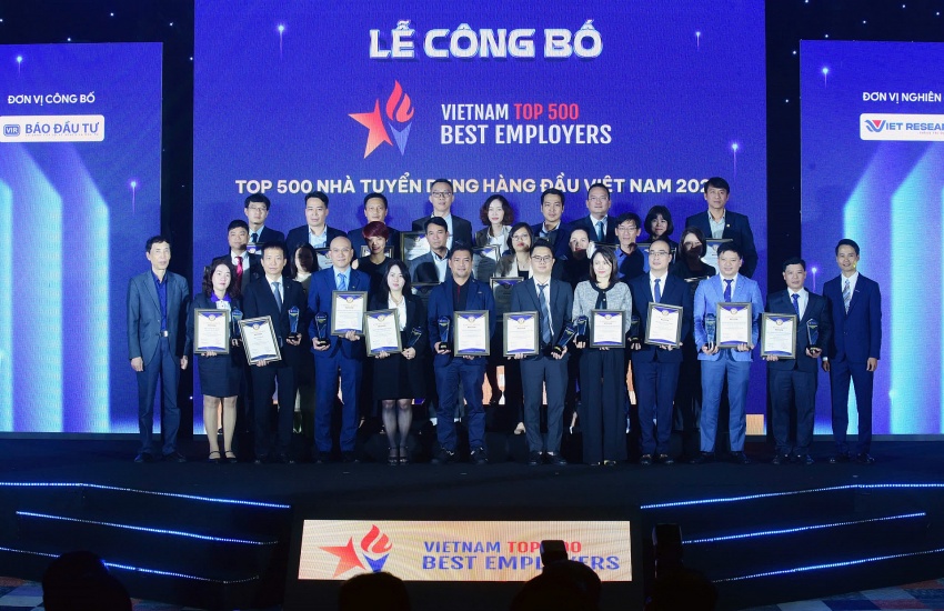 Representatives of the Top 500 Leading Employers in Vietnam 2024 attend the announcement ceremony. Photo: Dung Minh