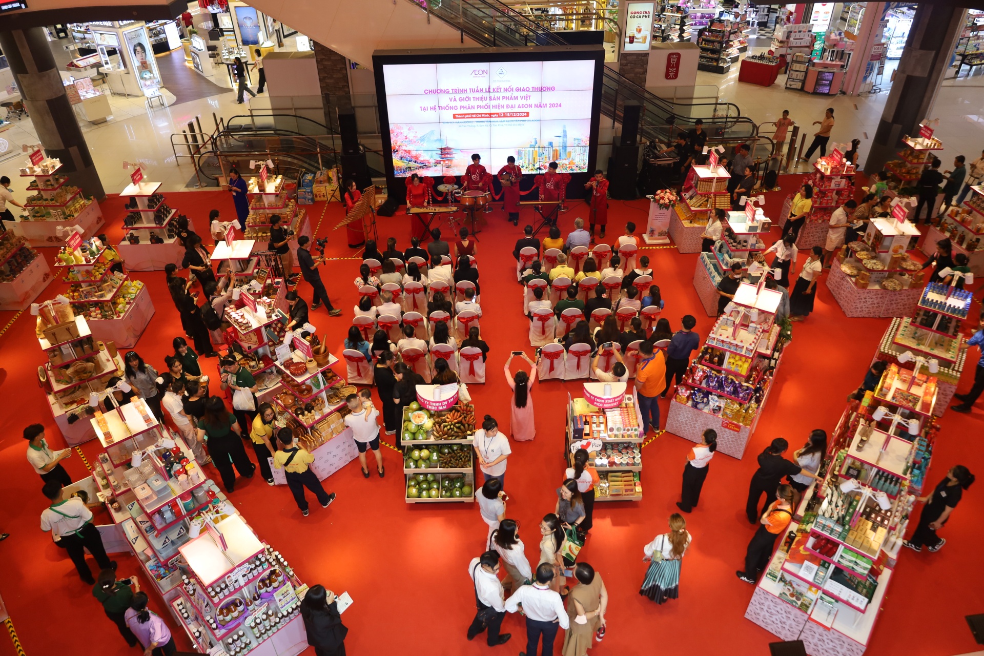 Vietnamese product booths at the exhibition