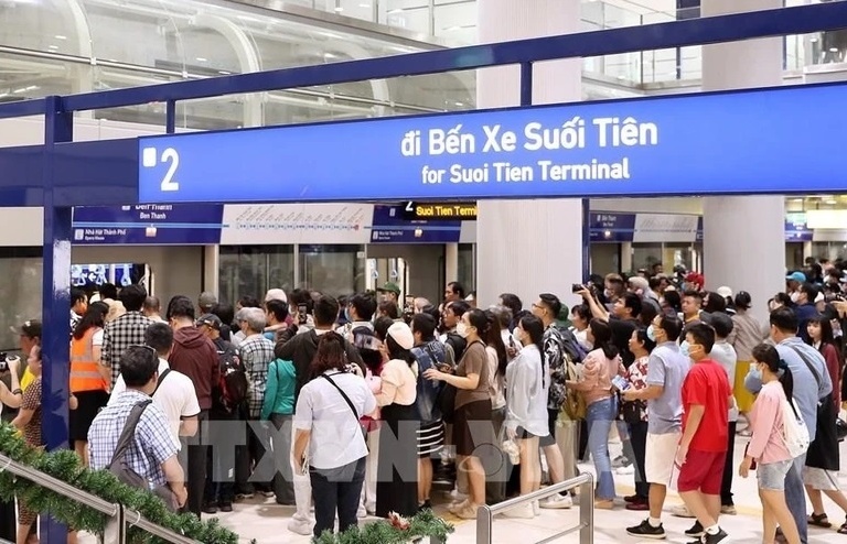 HCM City's Metro Line 1 transports 279,000 passengers in first three days