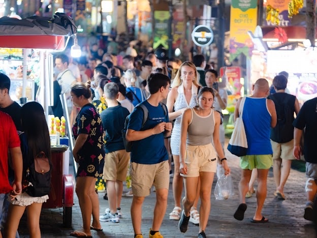 Crowds flood in Sunset Town: Flights touch down every 5 minutes as Phu Quoc tourism booms