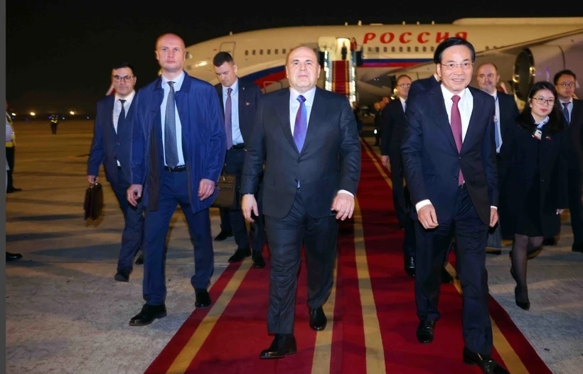 Russian PM arrives in Hanoi, beginning two-day official to Vietnam