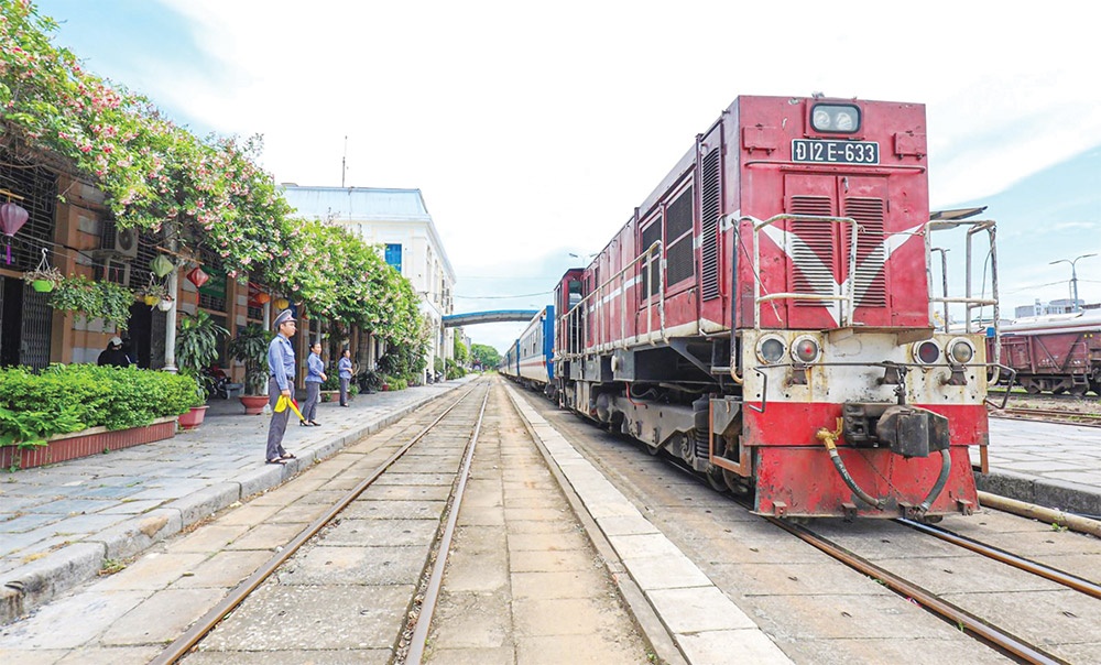 Funding policy takes shape for new railway