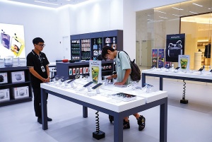 Smartphone makers endure latest United States tariff tangle