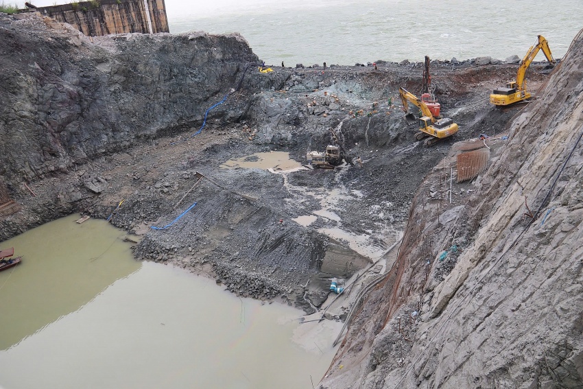 Expanded Hoa Binh Hydropower Plant project expected to be done on time