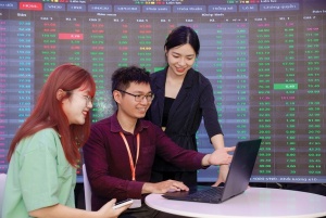 Securities firms race to raise capital ahead of market upgrade