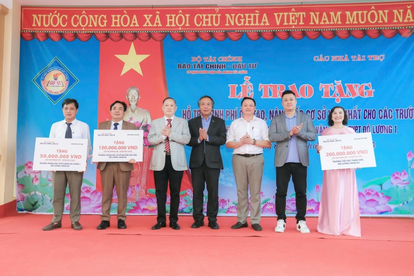 VIR and sponsors support infrastructure upgrades for three schools in Nghe Ans Do Luong Commune