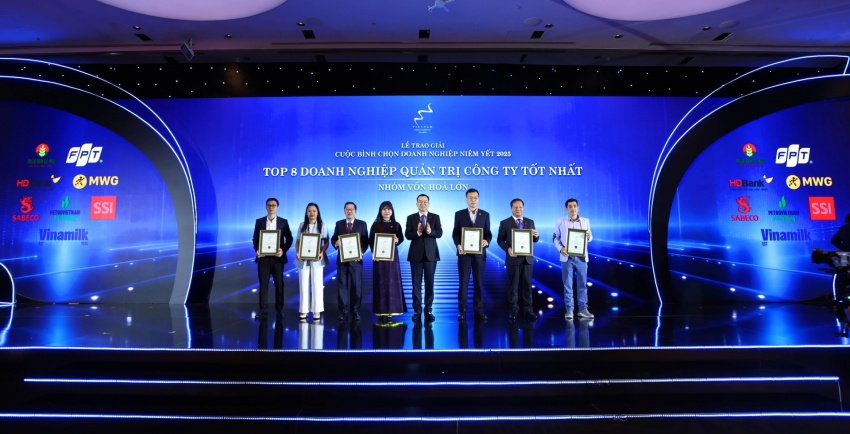 Honoring 50 best listed companies for information transparency