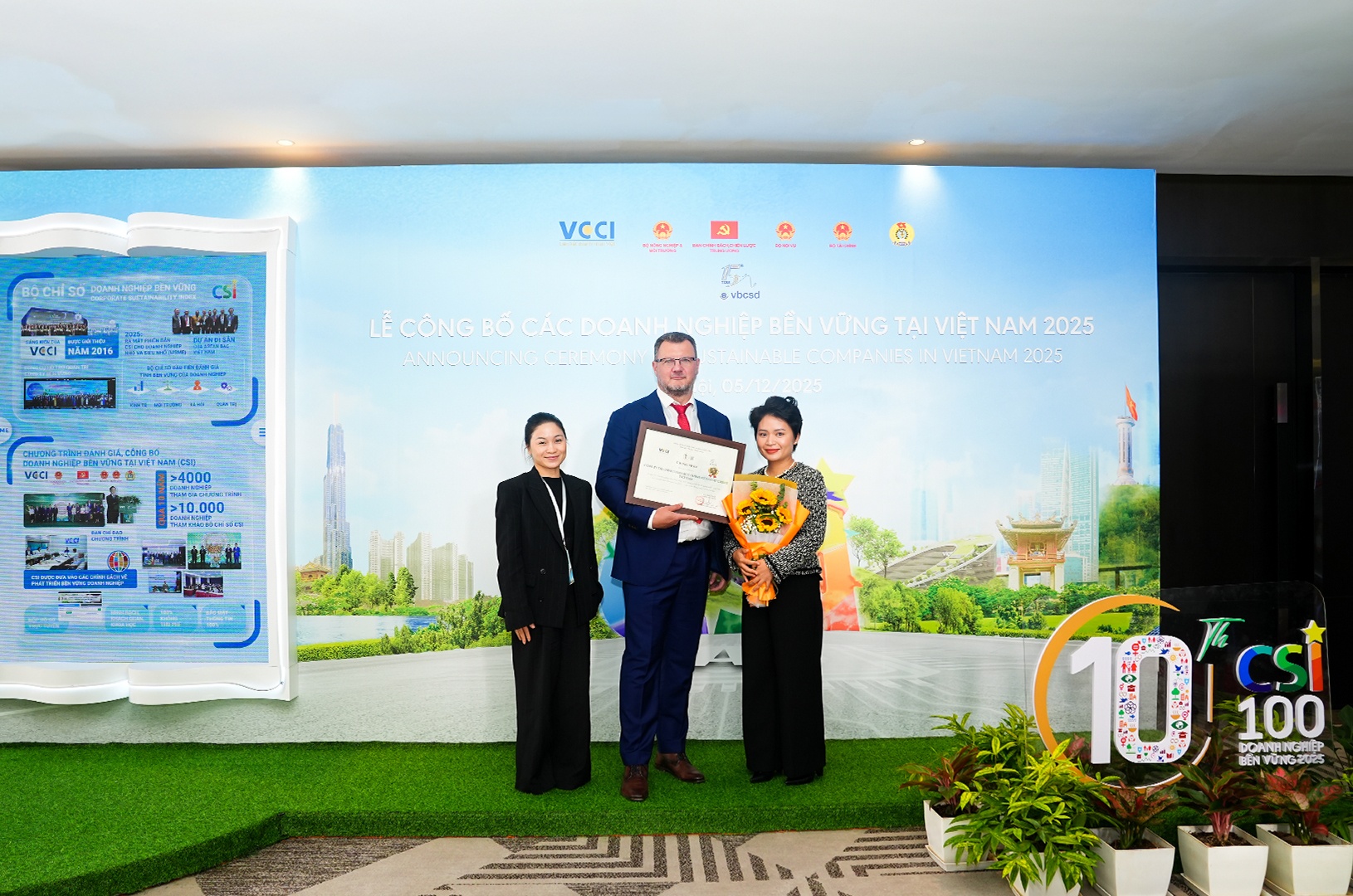 Home Credit honoured among top 10 sustainable companies in trade and⁠ services