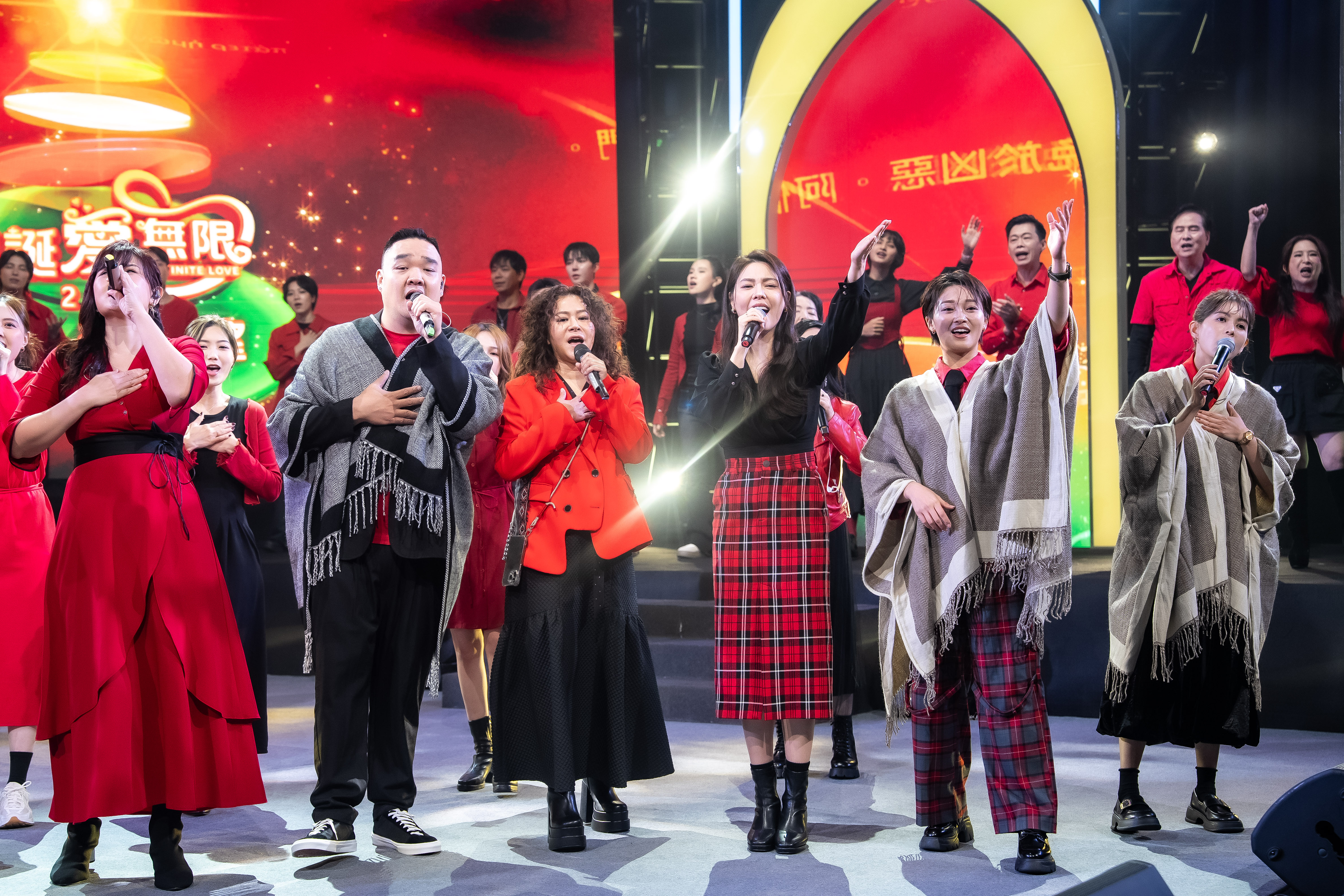 Christmas Eve Special Program Achieves High Ratings, Spreading Warmth on Christmas Eve.