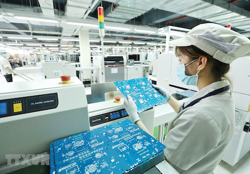 Electronics drive Vietnam's trade growth as exports hit record in 2025