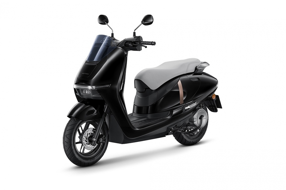 Honda launches electric two-wheeler, expands charging infrastructure