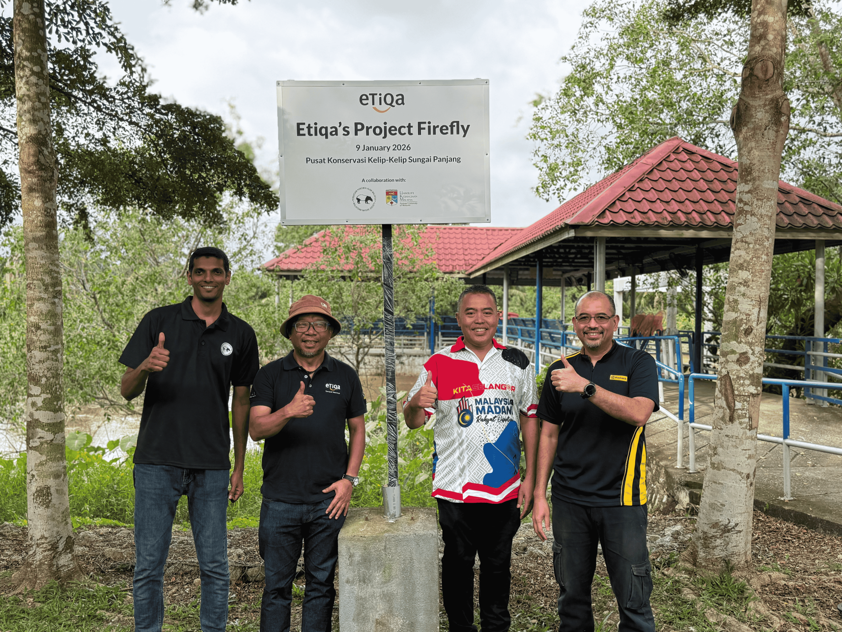 (L to r) raffi ismail, marketing & partnership manager, malaysian nature society; fukhairudin mohd yusof, ceo of etiqa general insurance berhad; zaki parmin, assistant agricultural officer, sabak bernam district council; amran hassan, chief strategy etiqa
