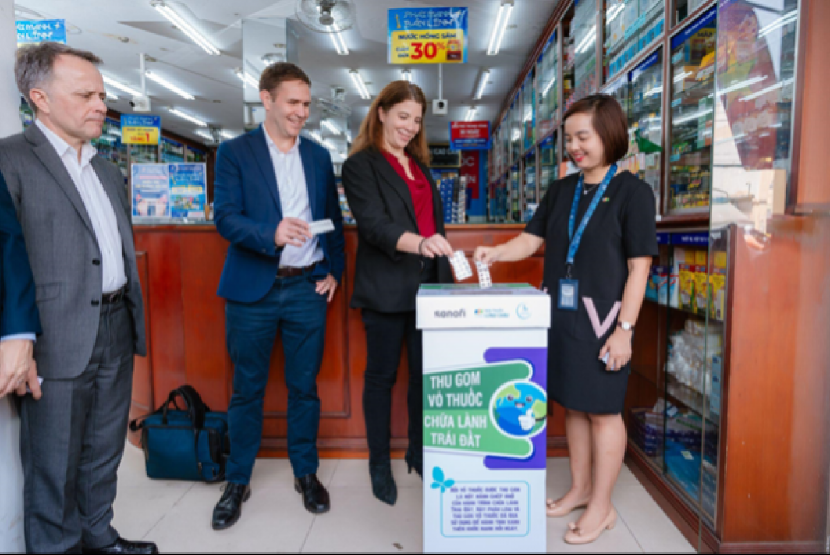Sanofi, Long Chau Pharmacy relaunch medicine blister pack collection initiative