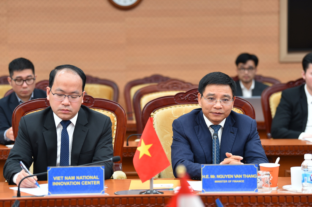 ASML signals long-term commitment to Vietnam