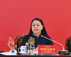 Tablets to replace paper at 14th Party Congress