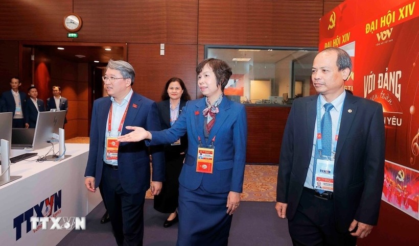 Press provides timely, accurate coverage of 14th National Party Congress