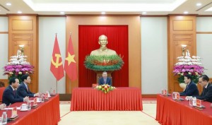 Russian President congratulates Vietnamese Party leader during phone talks