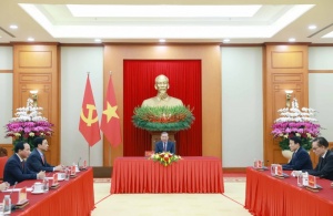 Russian President congratulates Vietnamese Party leader during phone talks