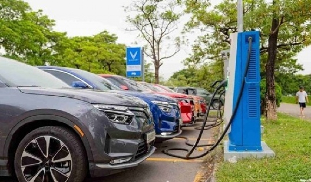 Vingroup consults on carbon credits for electric vehicle charging network
