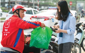Vietnamese spend $2.1 billion on food delivery apps in 2025