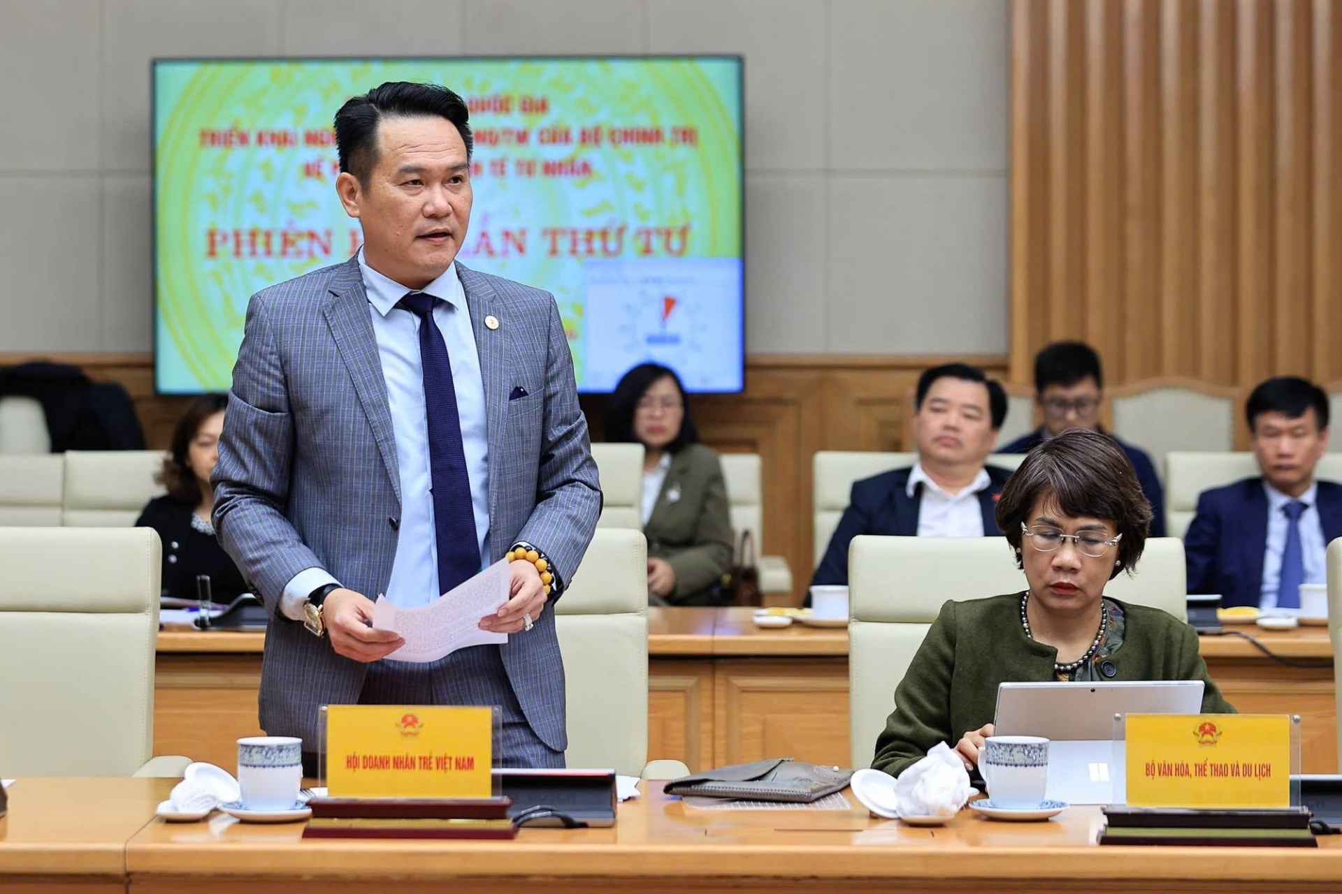 Young entrepreneurs community to accelerate admin reform