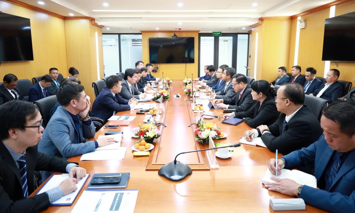 Vietnam and Laos step up urban and infrastructure cooperation