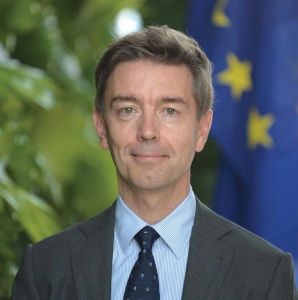 EU standing ready to boost trade, investing