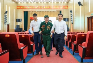 Finance Minister Nguyen Van Thang meets voters in Dien Bien ahead of NA elections