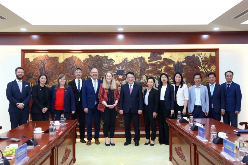 Vietnam-Switzerland ties gain momentum