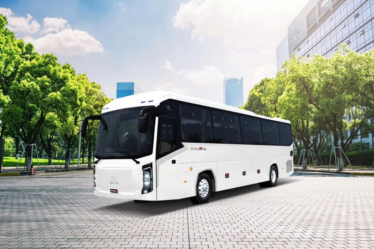 Kim Long Motor exports first buses to Thailand in regional push