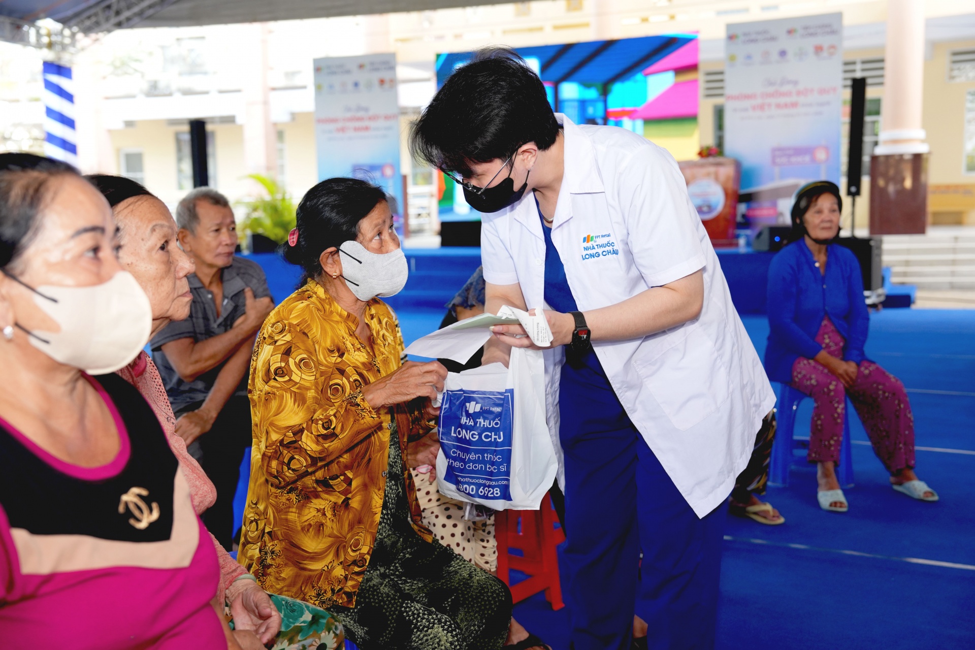 FPT Long Chau named top Vietnamese winner at Healthcare Asia Awards