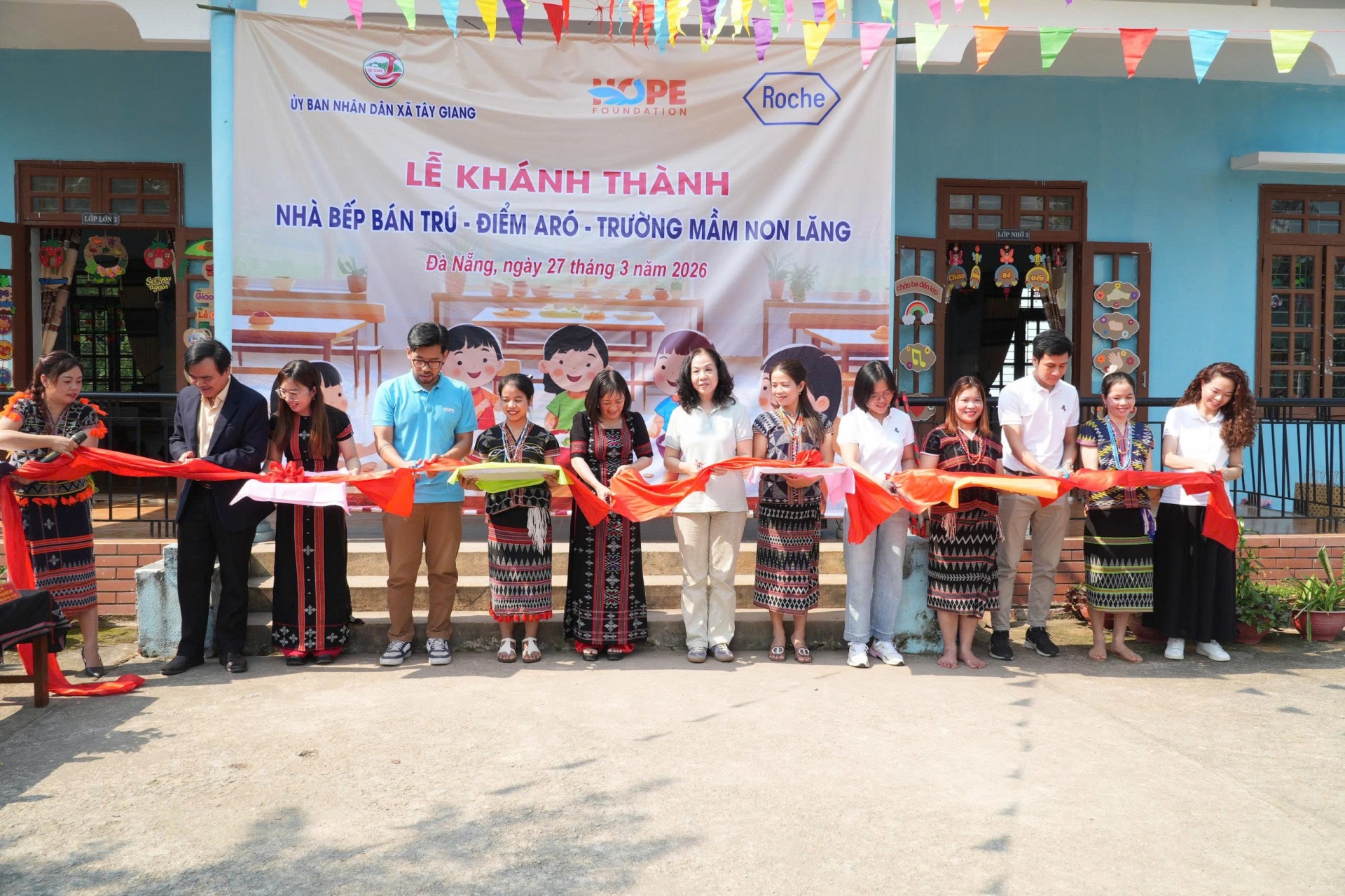 Roche Pharma Vietnam and Hope Foundation inaugurate kitchen for boarding students in the border commune