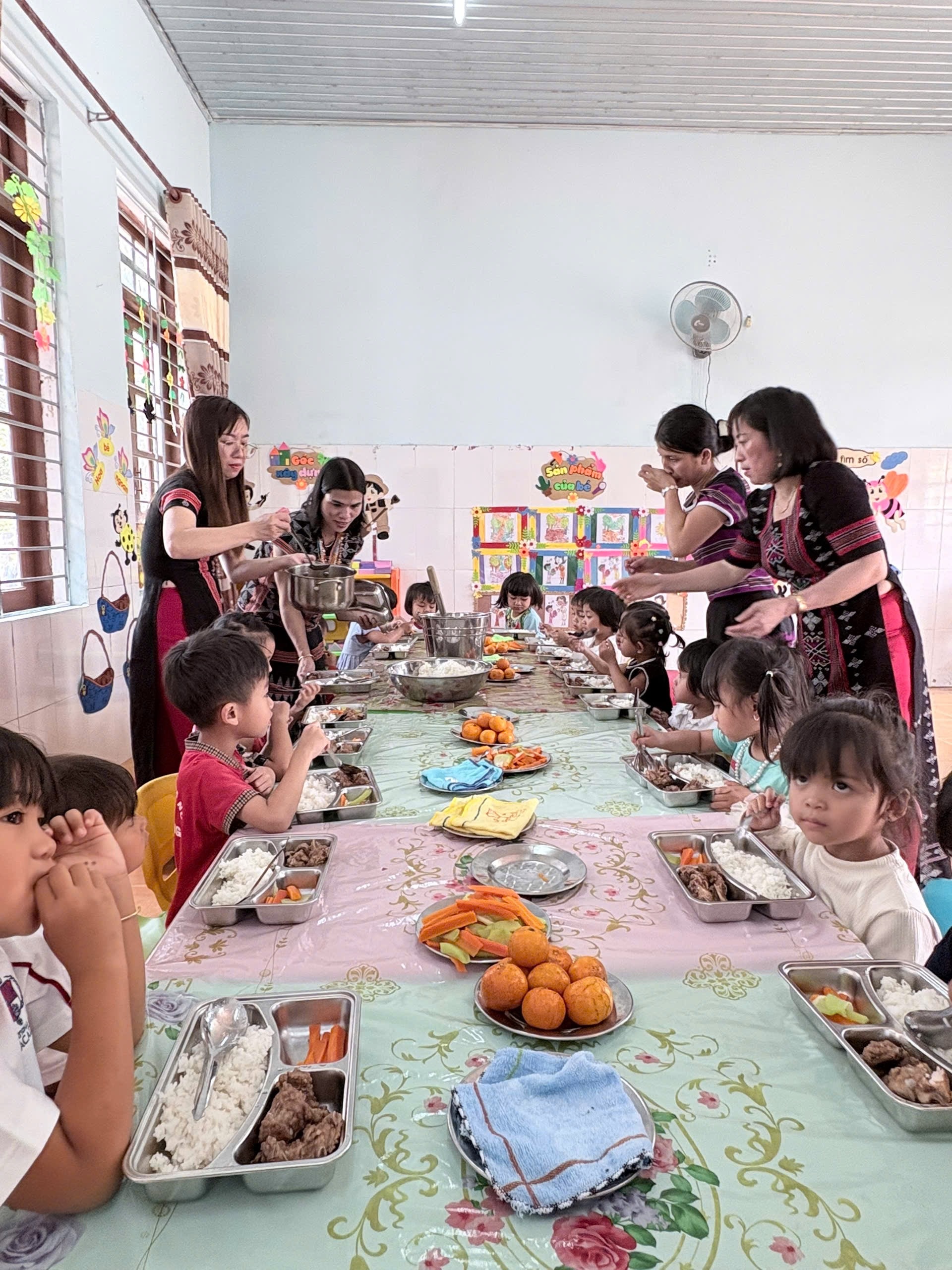 Roche Pharma Vietnam and Hope Foundation inaugurate kitchen for boarding students in the border commune