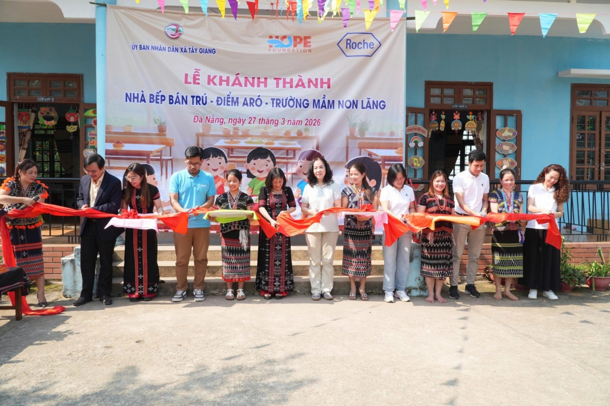 Roche Pharma Vietnam and Hope Foundation inaugurate kitchen for boarding students