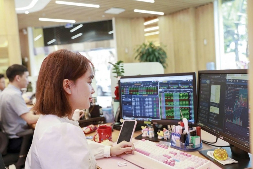Securities firms step up tech race to capture market share