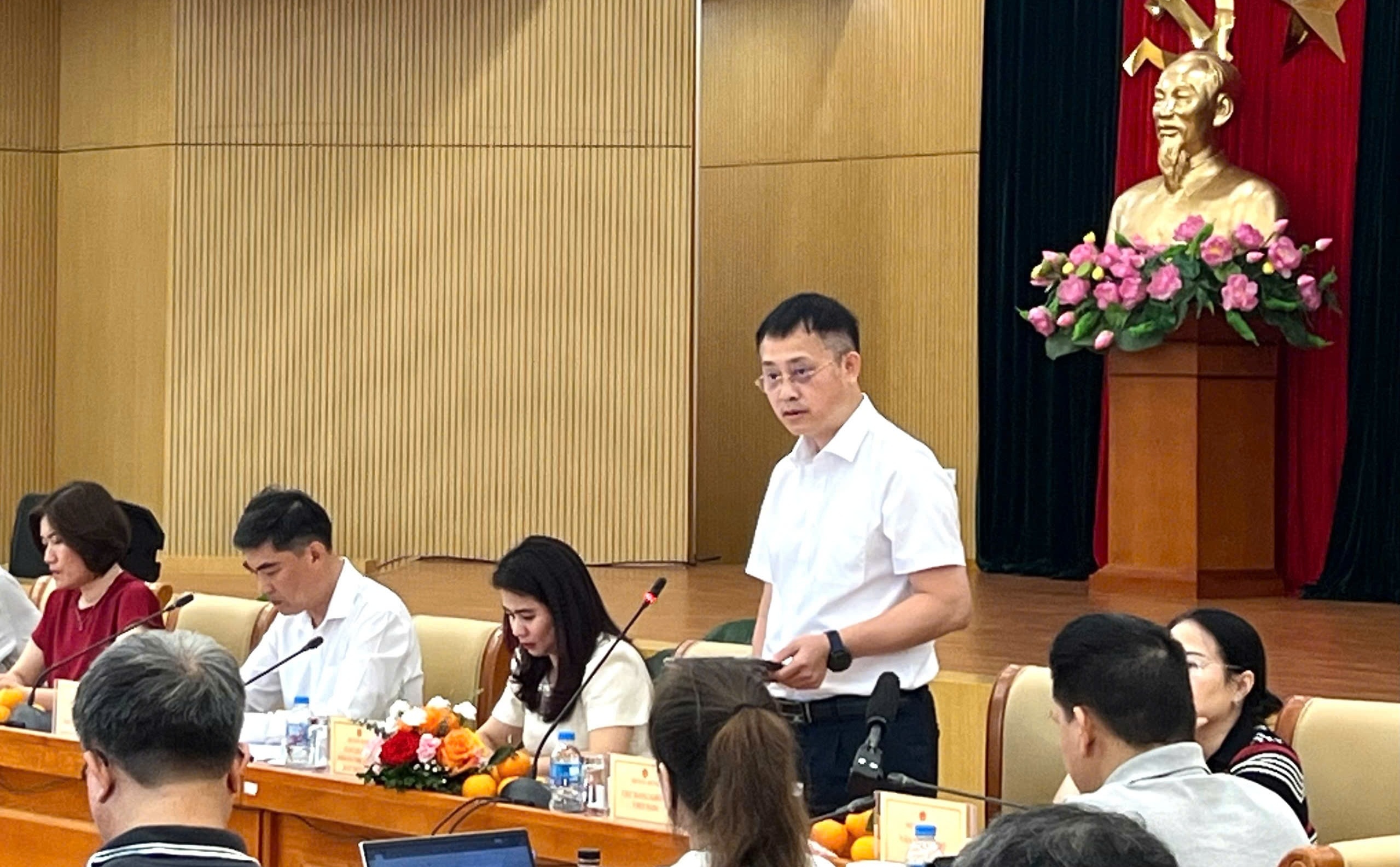 Vietnam mulls increasing ceiling price for domestic flights