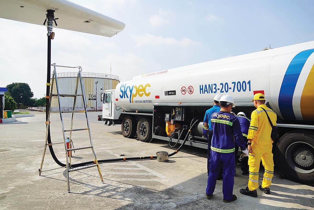 Airlines seek cost-sharing mechanism amid volatile jet fuel prices