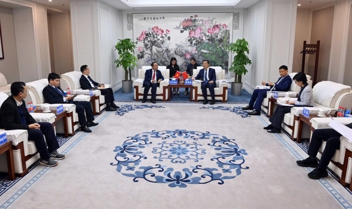 Vietnam and China to boost joint research and high-tech training