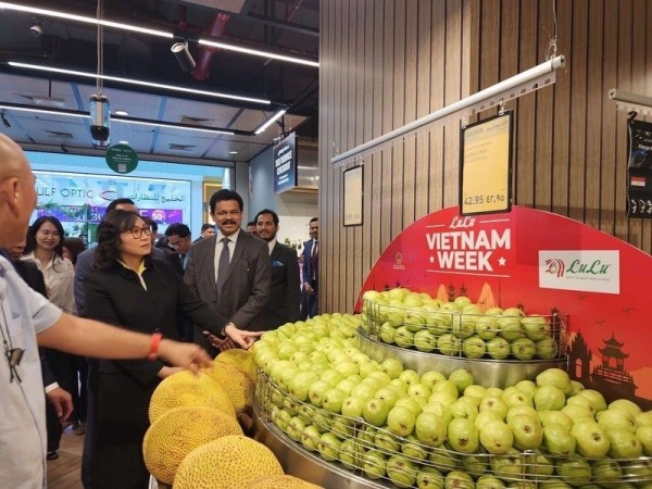 Lulu Hypermarkets charters flight to bring Vietnam produce to Middle East