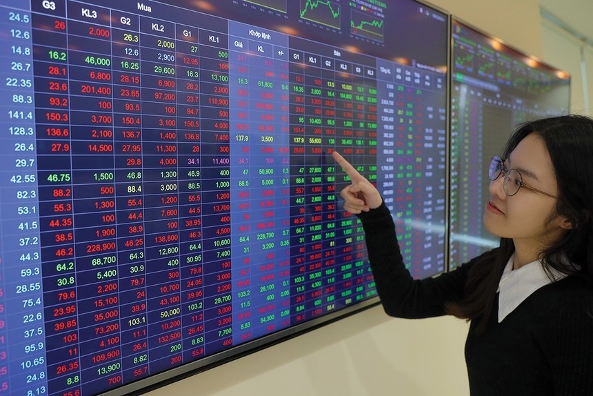 Insurance shareholders push for higher dividends in 2026