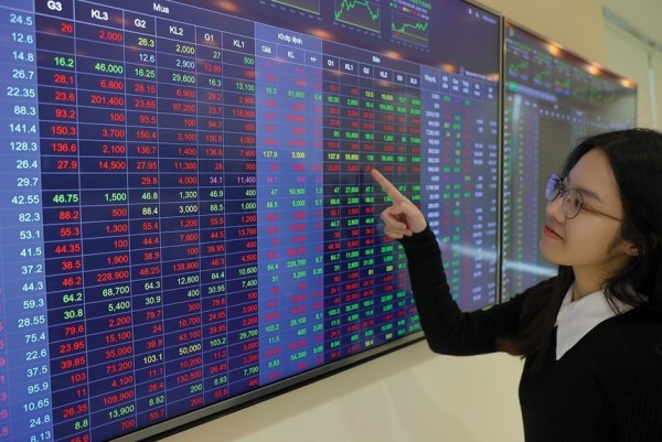 Insurance shareholders push for higher dividends in 2026