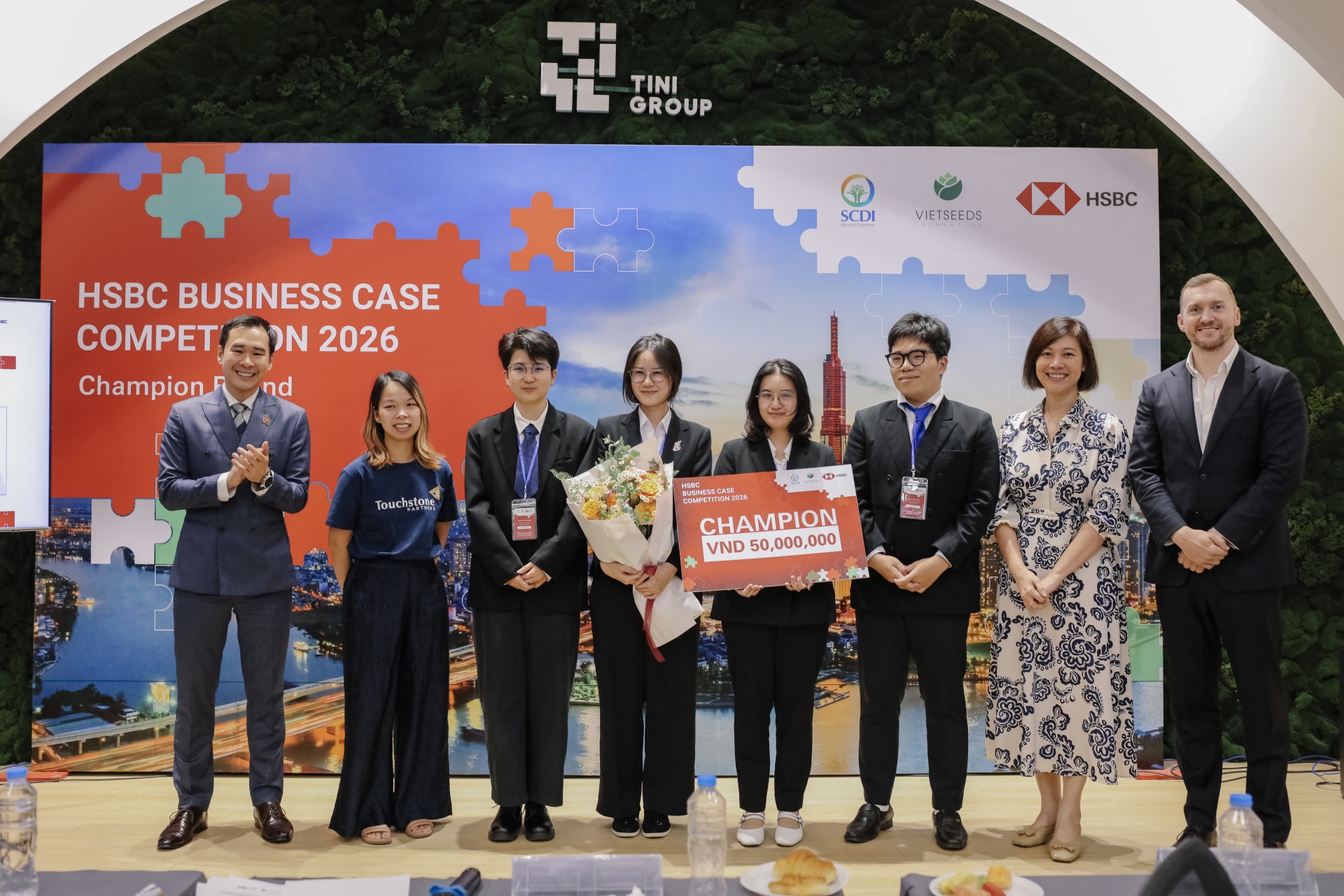Foreign Trade University Hanoi students win HSBC Business Case Competition