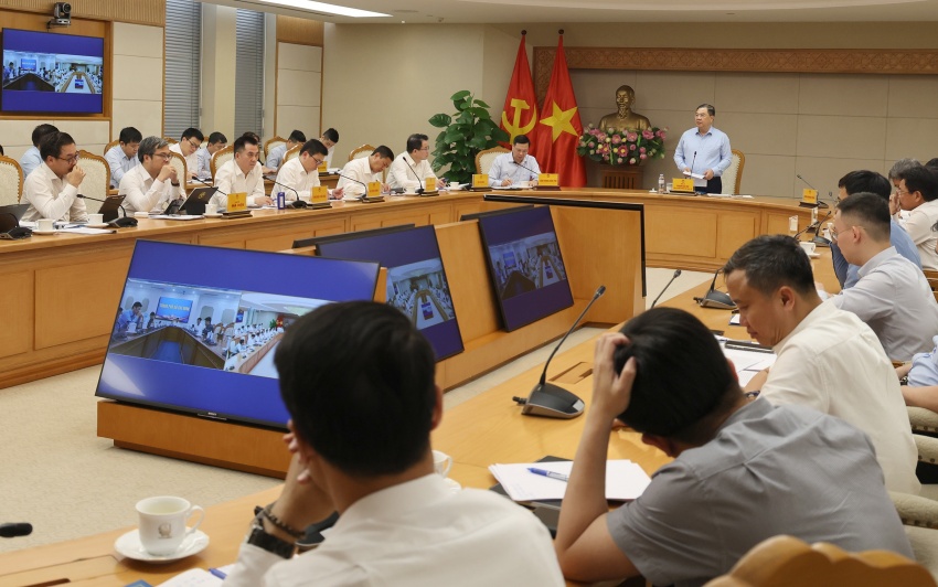 Vietnam moves to fast-track railway projects