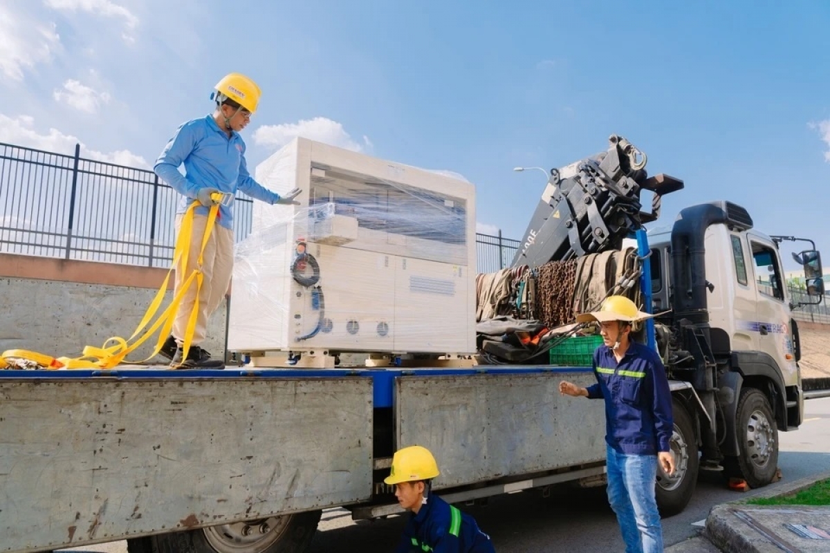 Intel provides equipment for workforce training and research