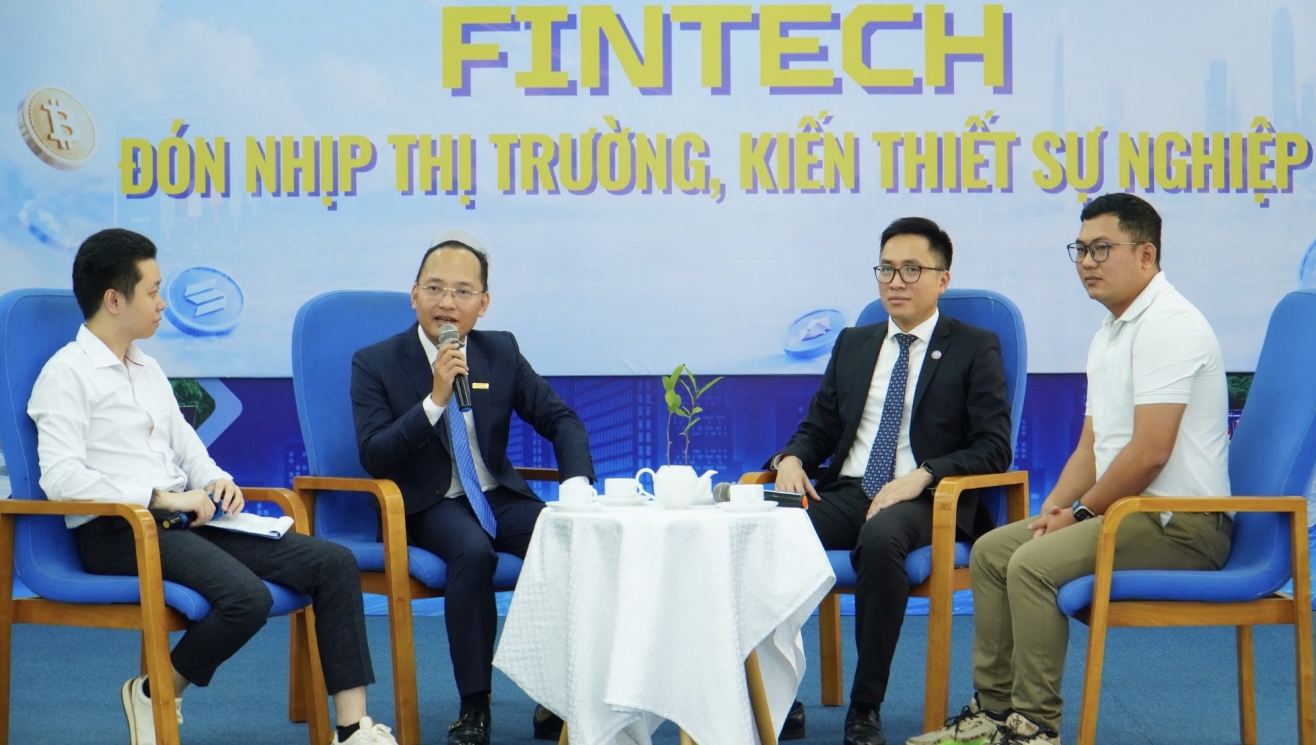 The discussion session on “Fintech, AI and career pathways in the digital finance era” drew strong interest from attending students